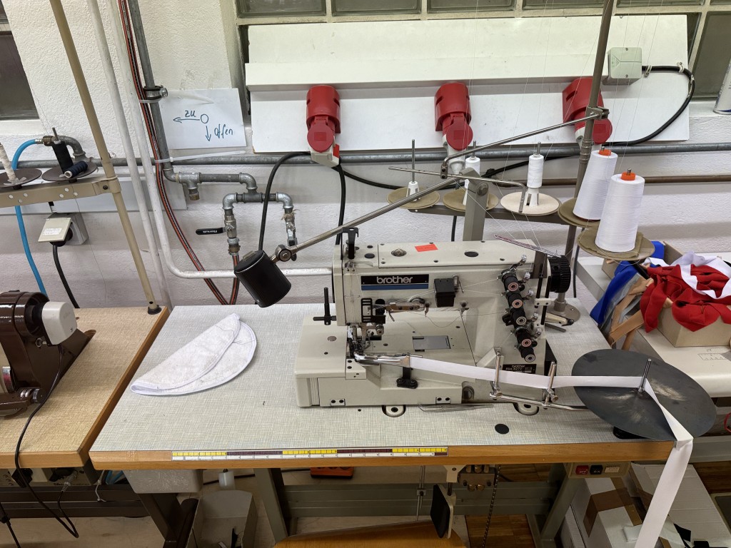 Zapasy i sprzęt biurowy-7