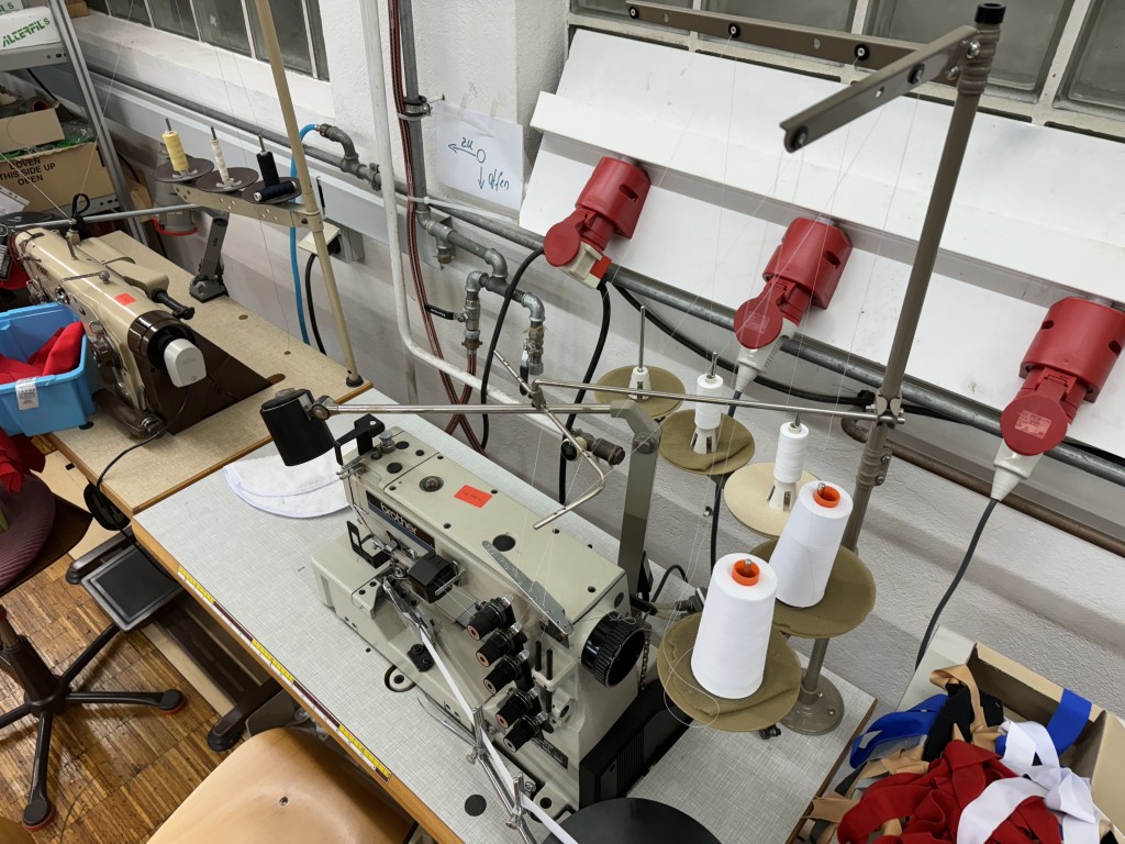 Zapasy i sprzęt biurowy-8