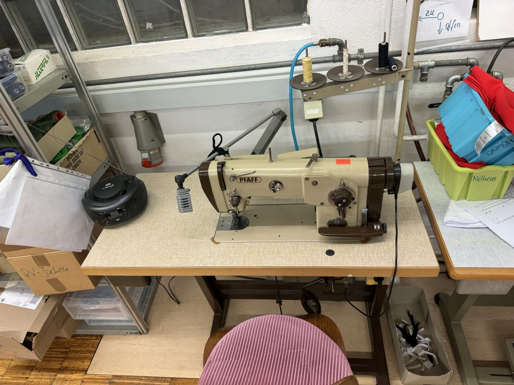 Zapasy i sprzęt biurowy-9