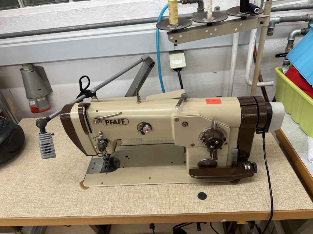 Zapasy i sprzęt biurowy-10