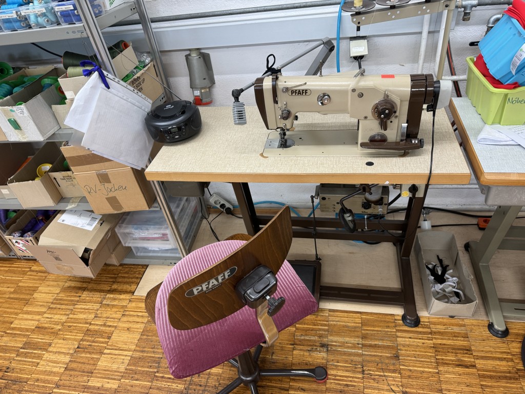 Zapasy i sprzęt biurowy-11