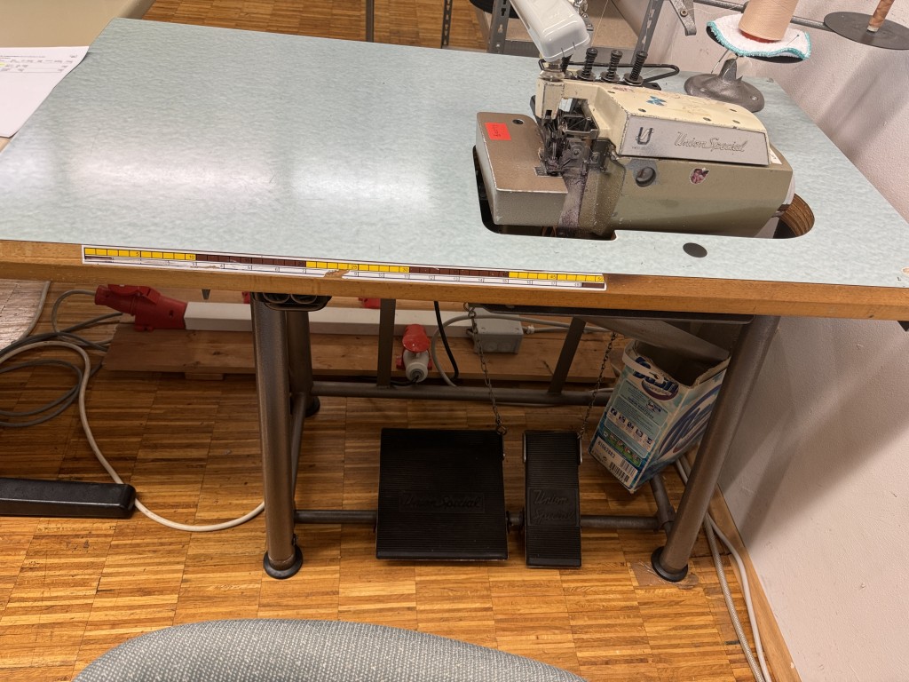 Zapasy i sprzęt biurowy-21