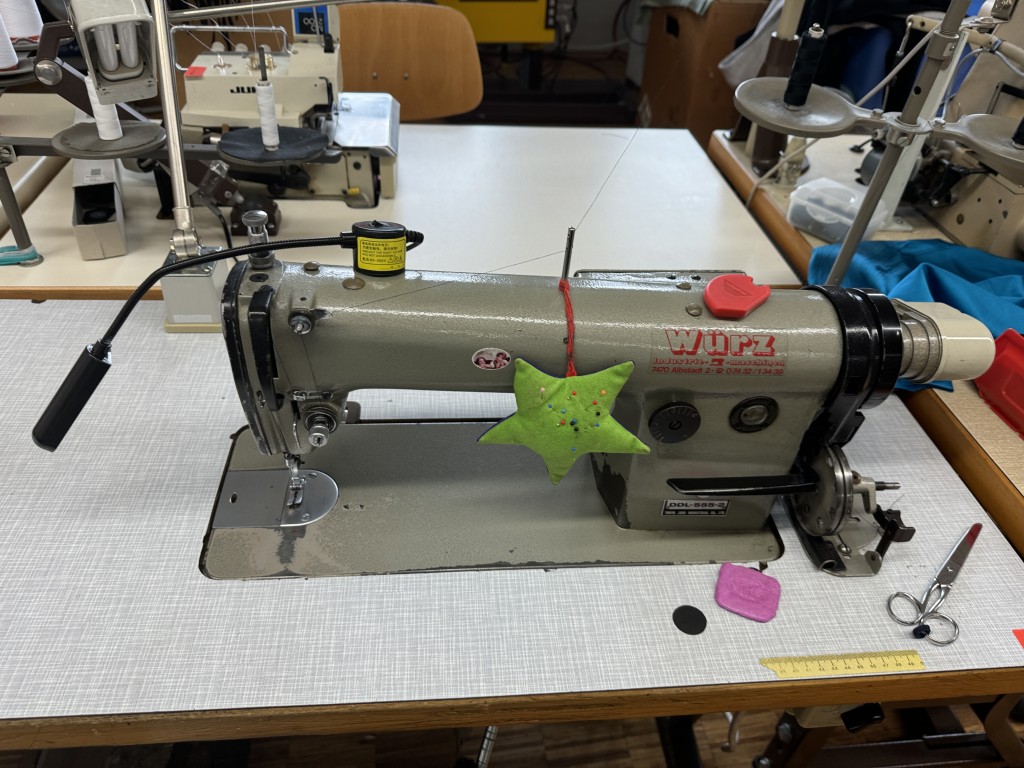 Zapasy i sprzęt biurowy-24