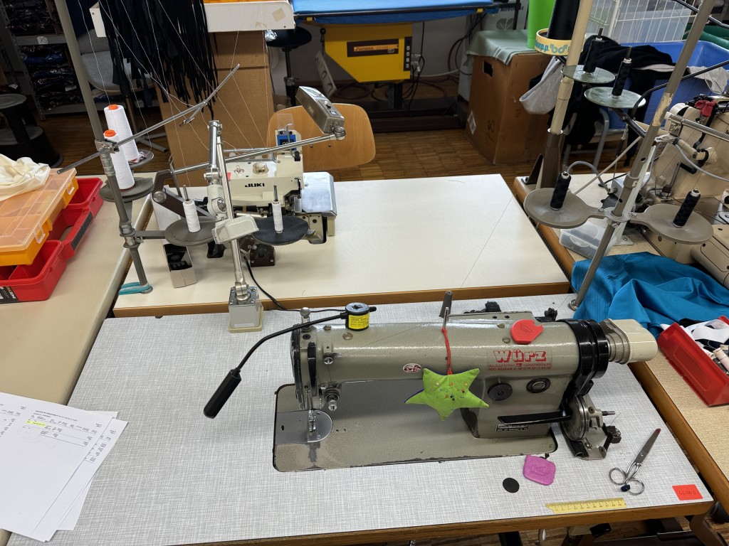 Zapasy i sprzęt biurowy-25