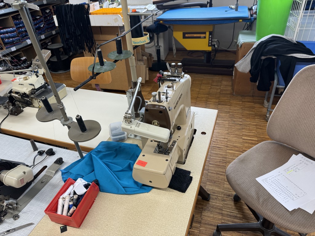 Zapasy i sprzęt biurowy-26