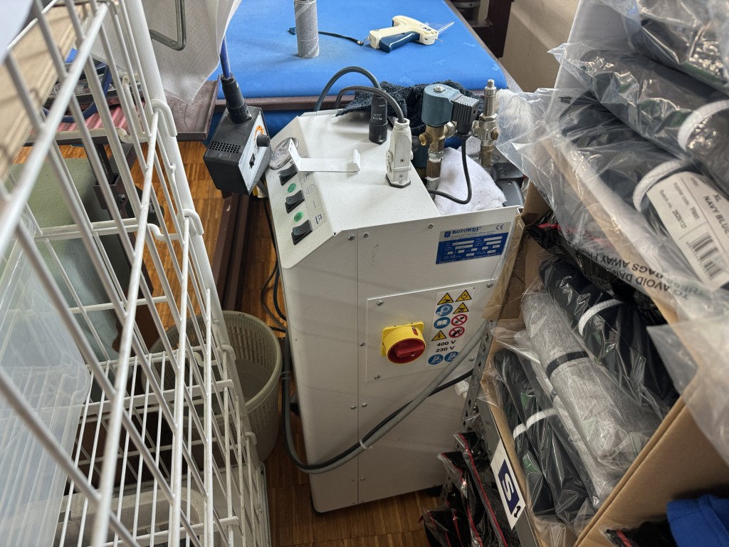 Zapasy i sprzęt biurowy-31