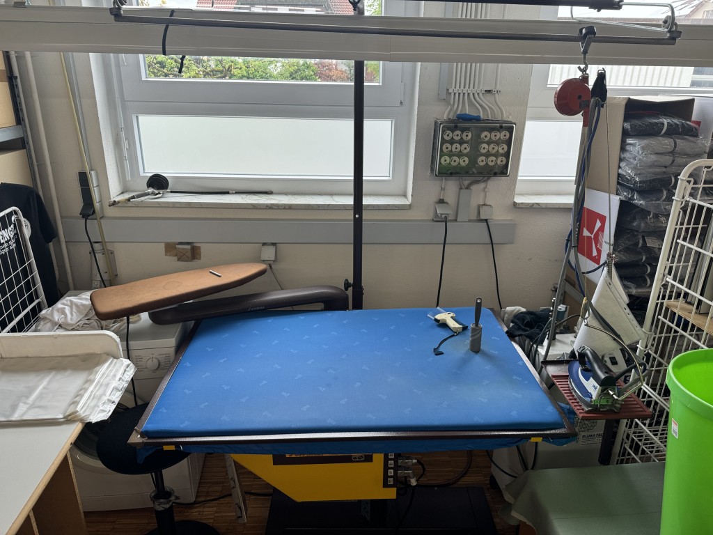 Zapasy i sprzęt biurowy-33