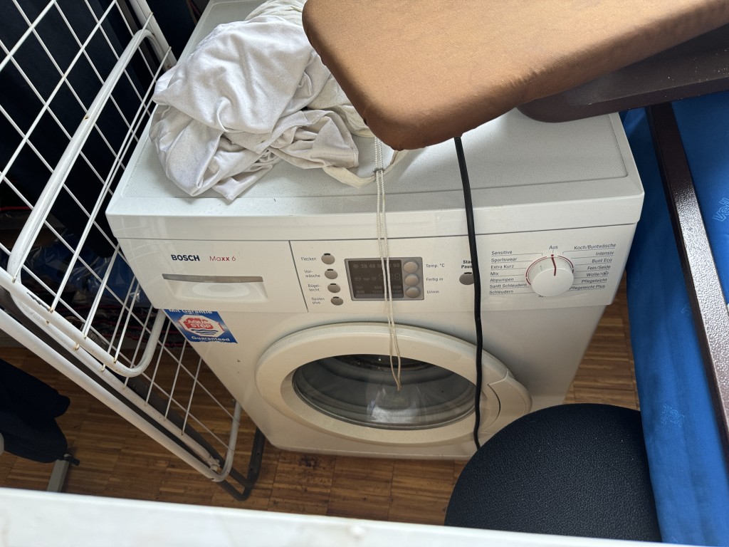 Zapasy i sprzęt biurowy-35