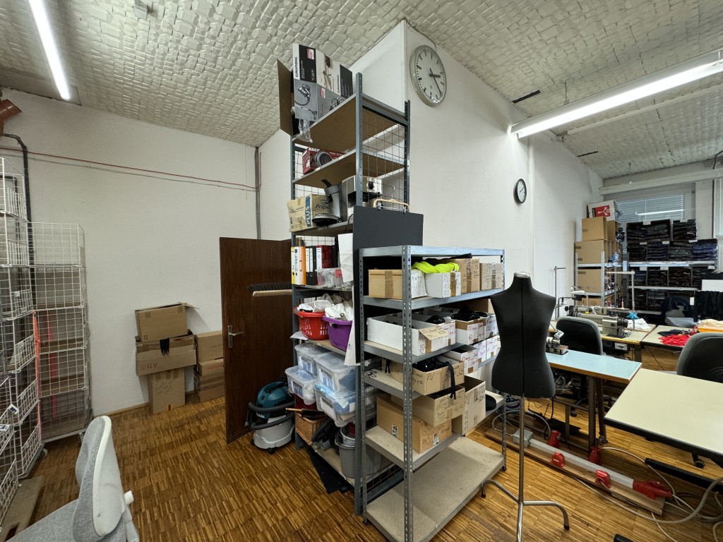 Zapasy i sprzęt biurowy-38