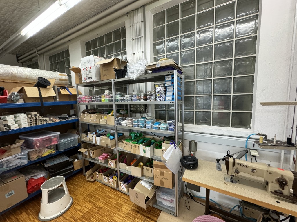 Zapasy i sprzęt biurowy-39