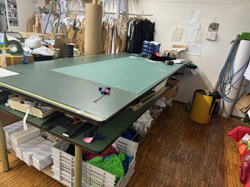 Zapasy i sprzęt biurowy-42