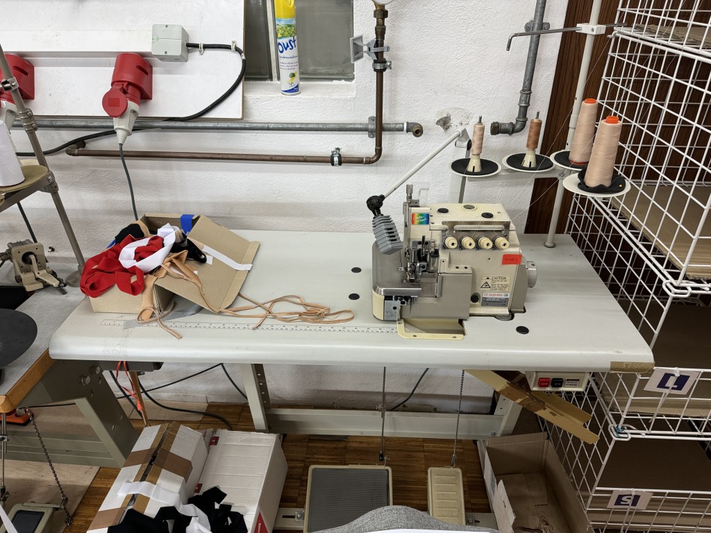 Zapasy i sprzęt biurowy-4