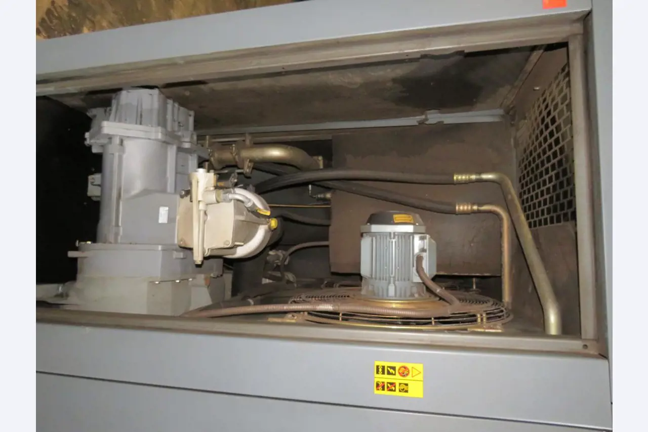 Různé kompresory, generátory a chladicí sušičky-11