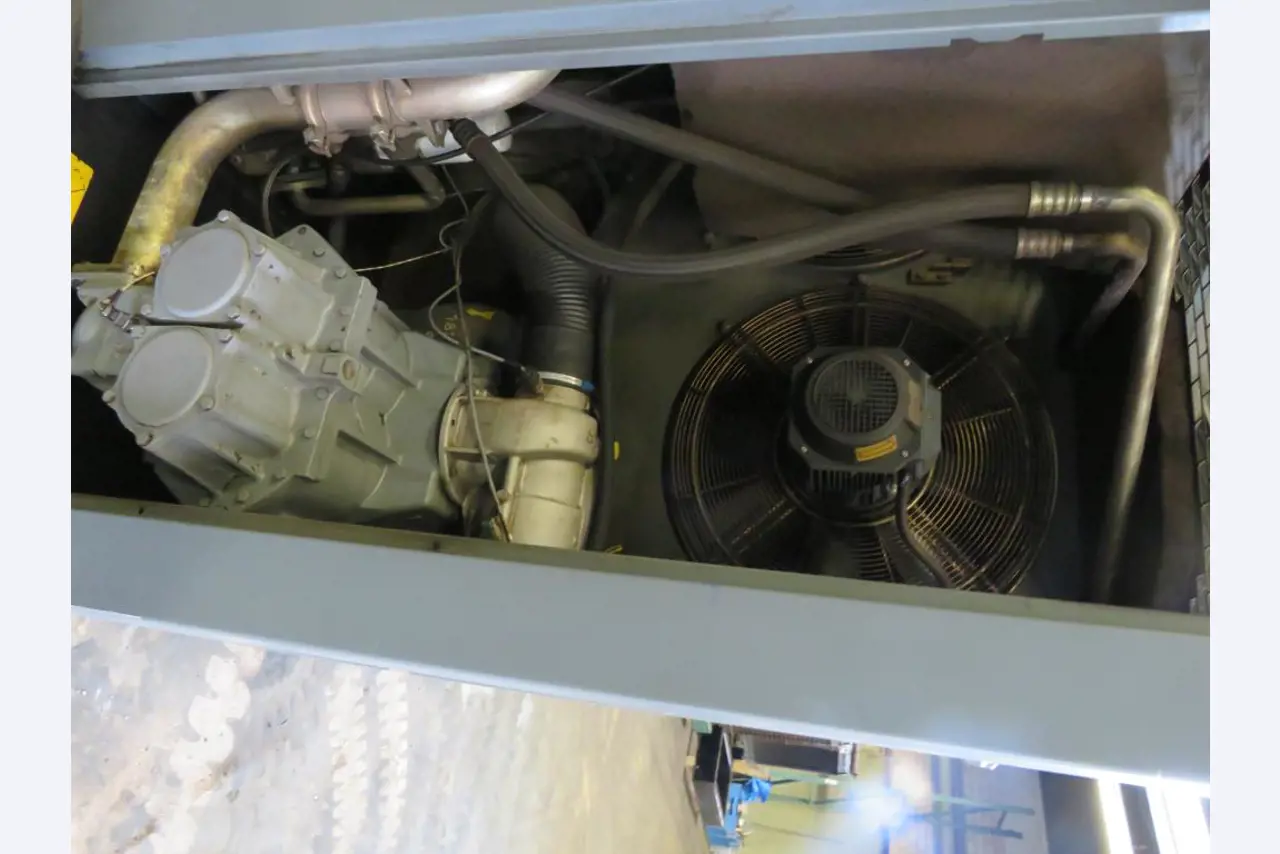 Různé kompresory, generátory a chladicí sušičky-12