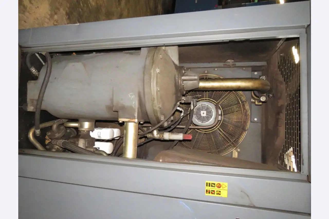 Různé kompresory, generátory a chladicí sušičky-13