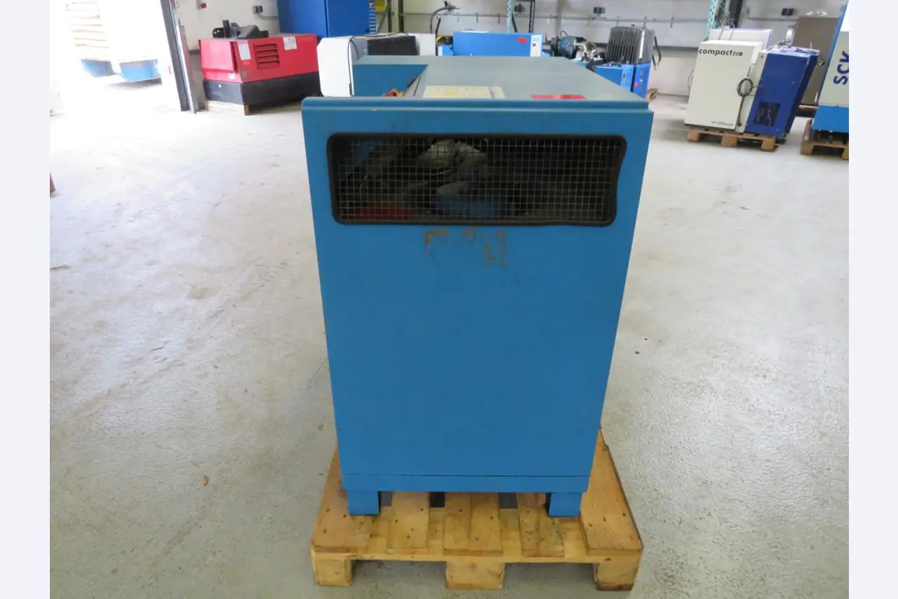 Různé kompresory, generátory a chladicí sušičky-2