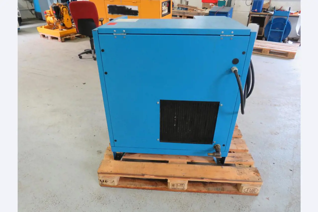 Různé kompresory, generátory a chladicí sušičky-3