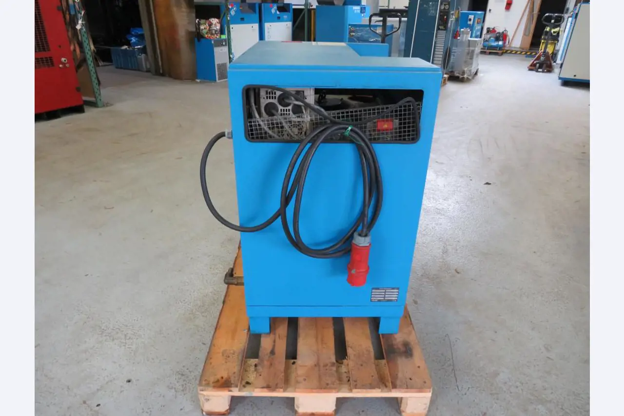 Různé kompresory, generátory a chladicí sušičky-4