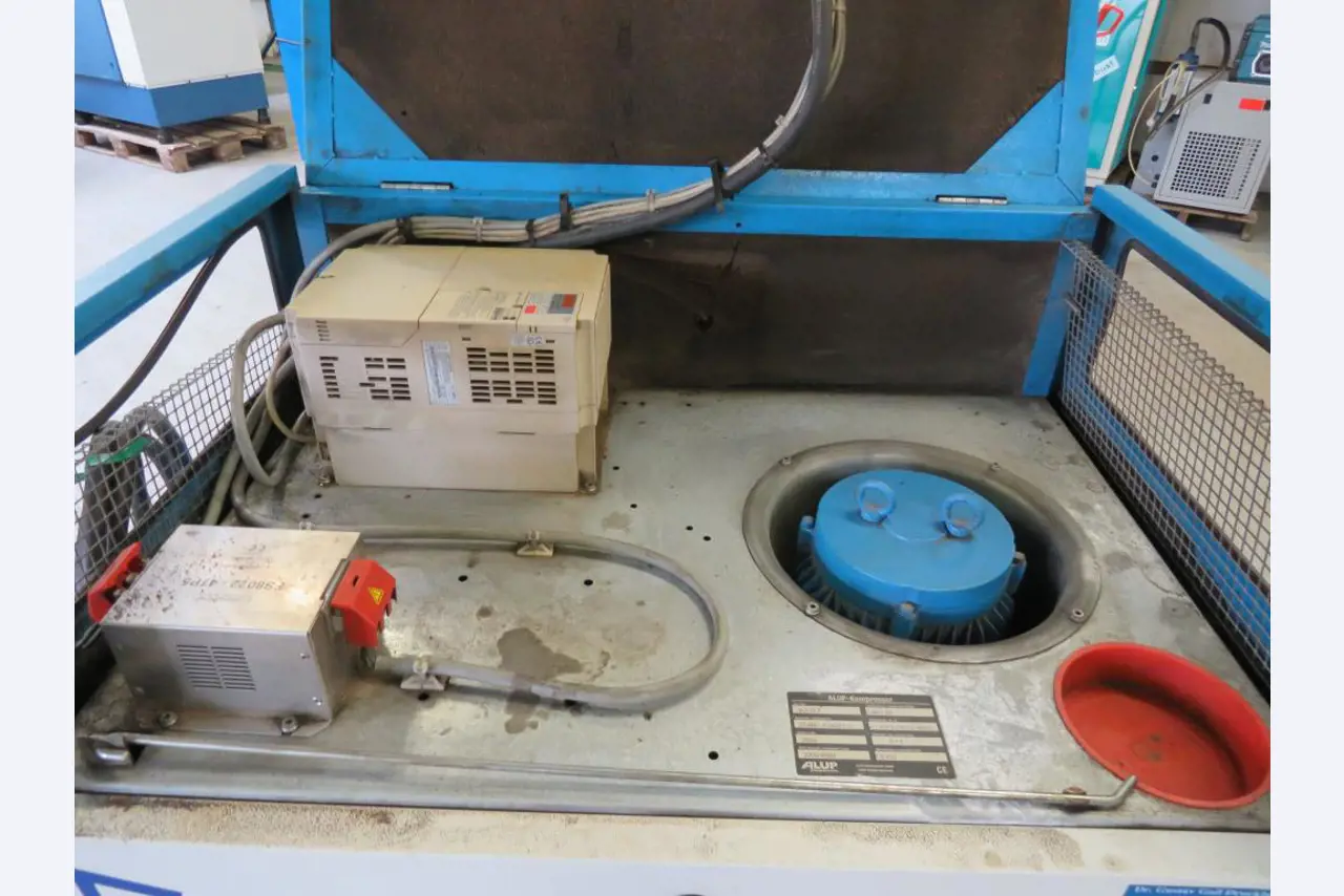 Různé kompresory, generátory a chladicí sušičky-6