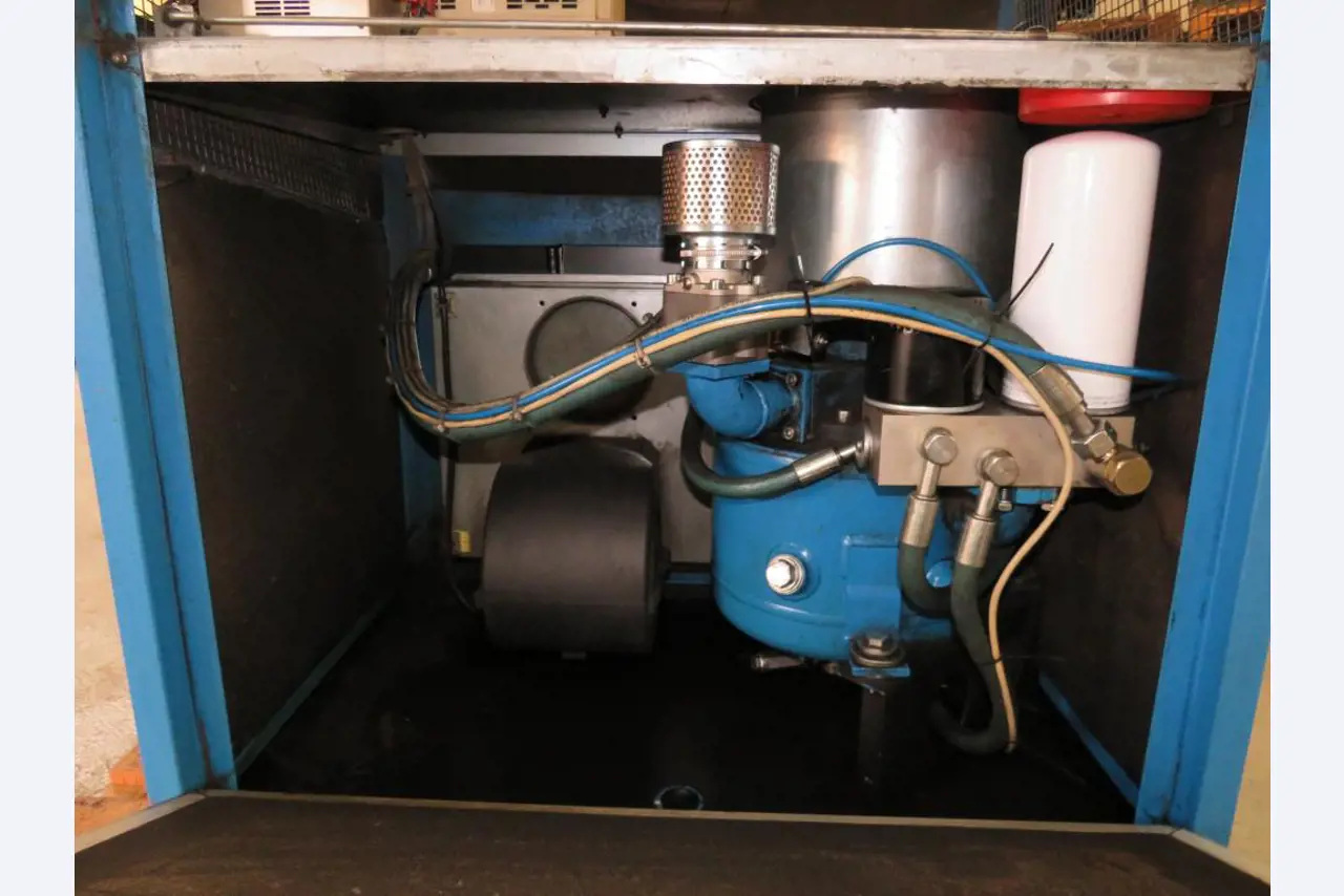 Různé kompresory, generátory a chladicí sušičky-8