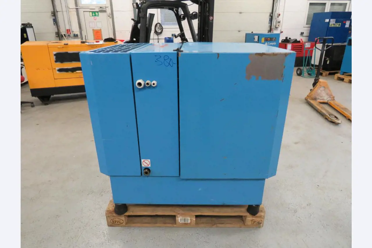 Različni kompresorji, generatorji in hladilni sušilniki-3