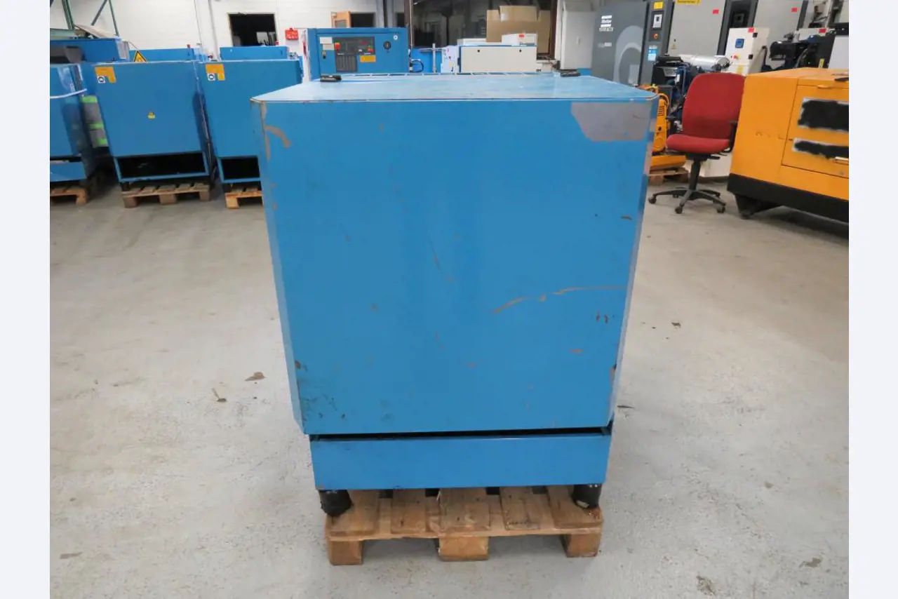 Različni kompresorji, generatorji in hladilni sušilniki-4