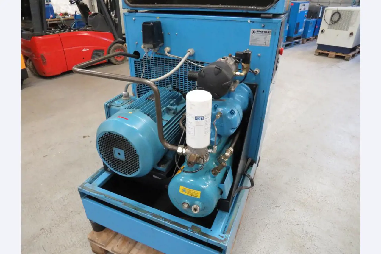 Div. Kompressoren, Generatoren sowie Kältetrockner-8