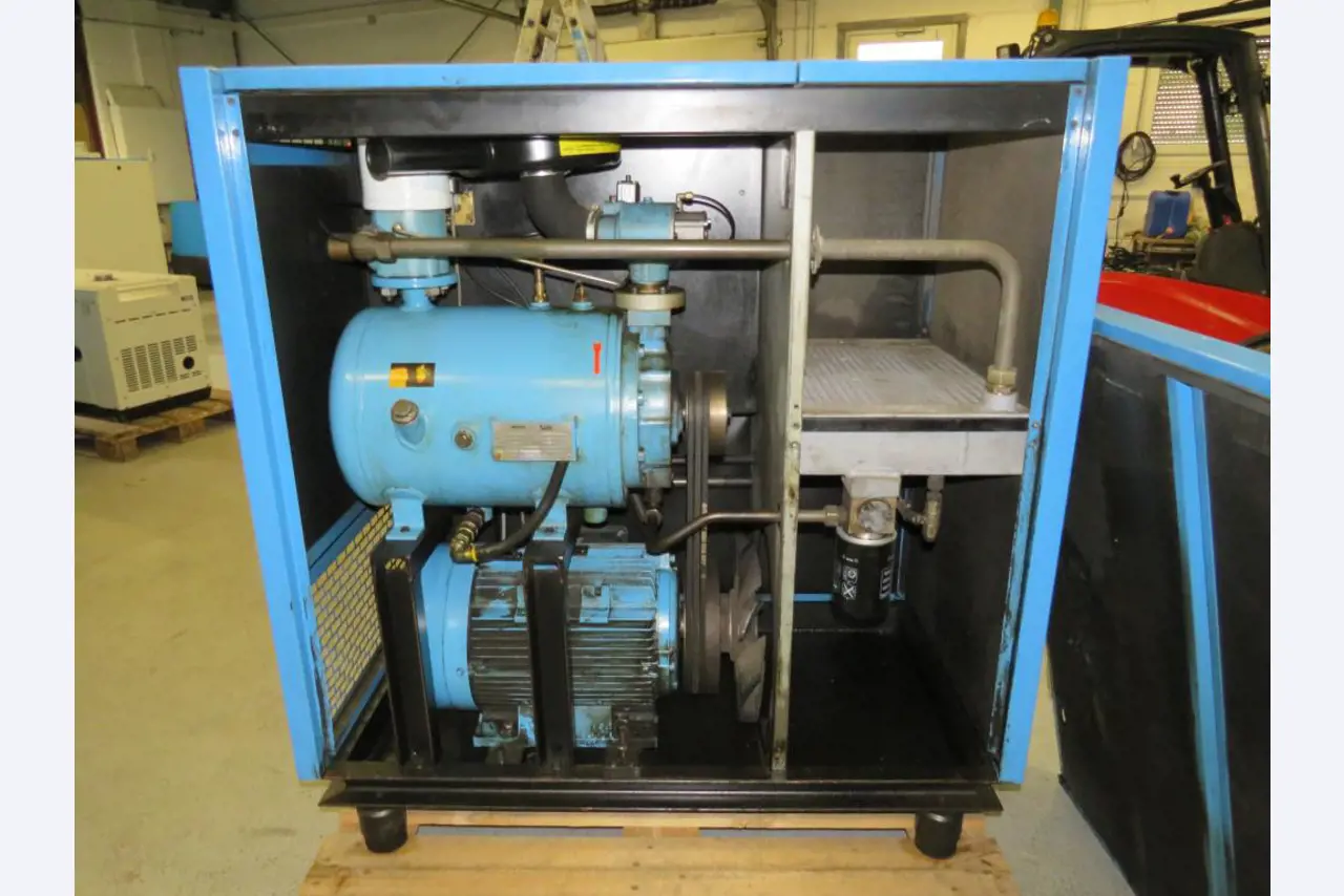 Různé kompresory, generátory a chladicí sušičky-13
