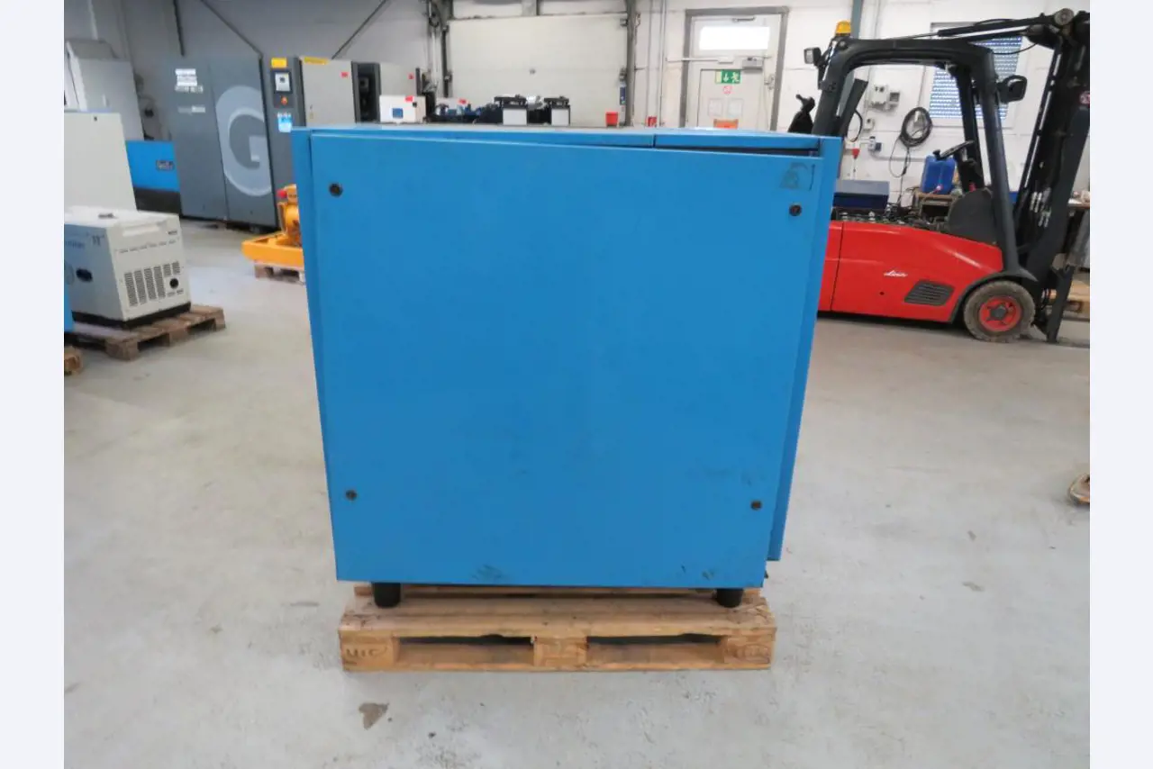 Různé kompresory, generátory a chladicí sušičky-3