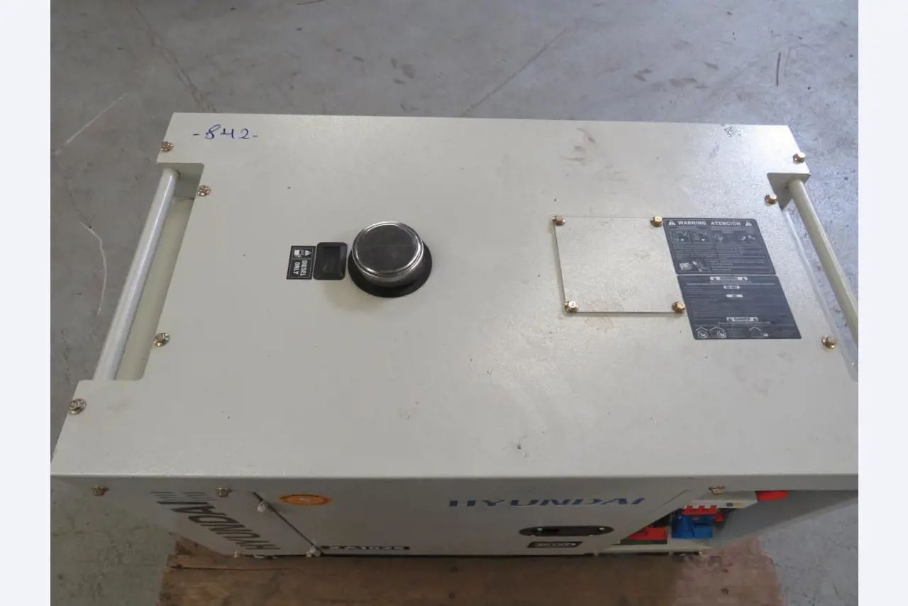 Diverse compressoren, generatoren en koeldrogers-7