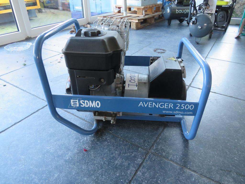 Různé kompresory, generátory a chladicí sušičky-3