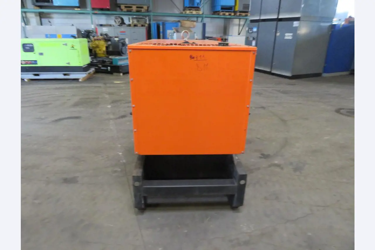 Různé kompresory, generátory a chladicí sušičky-2