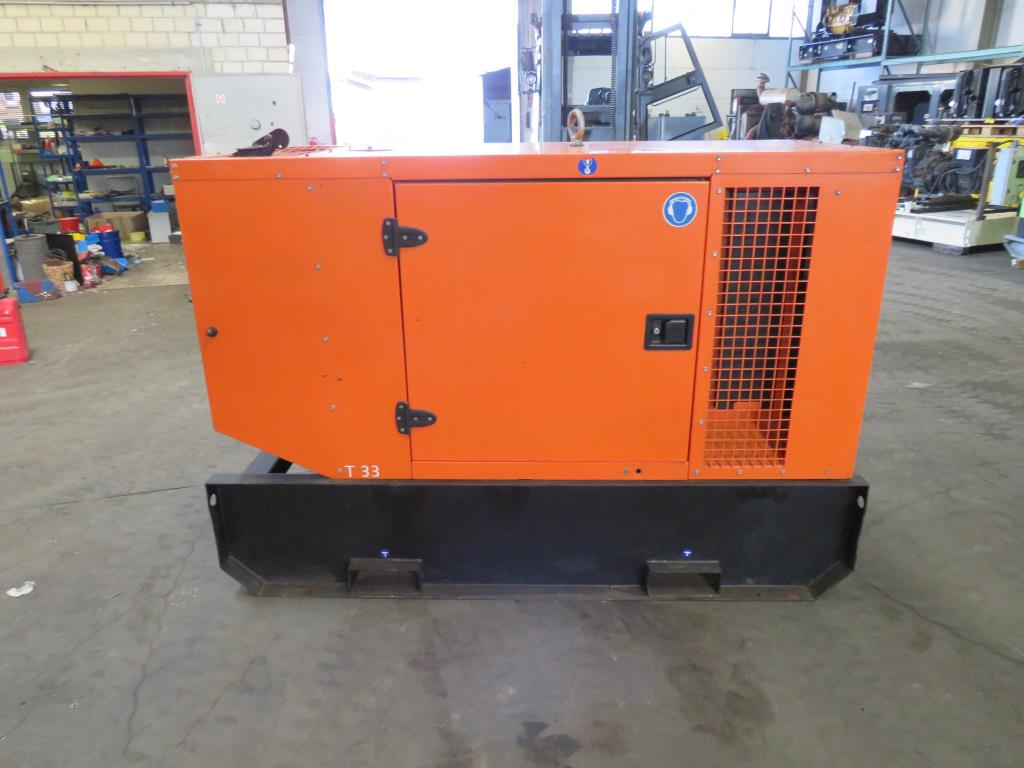 Různé kompresory, generátory a chladicí sušičky-3