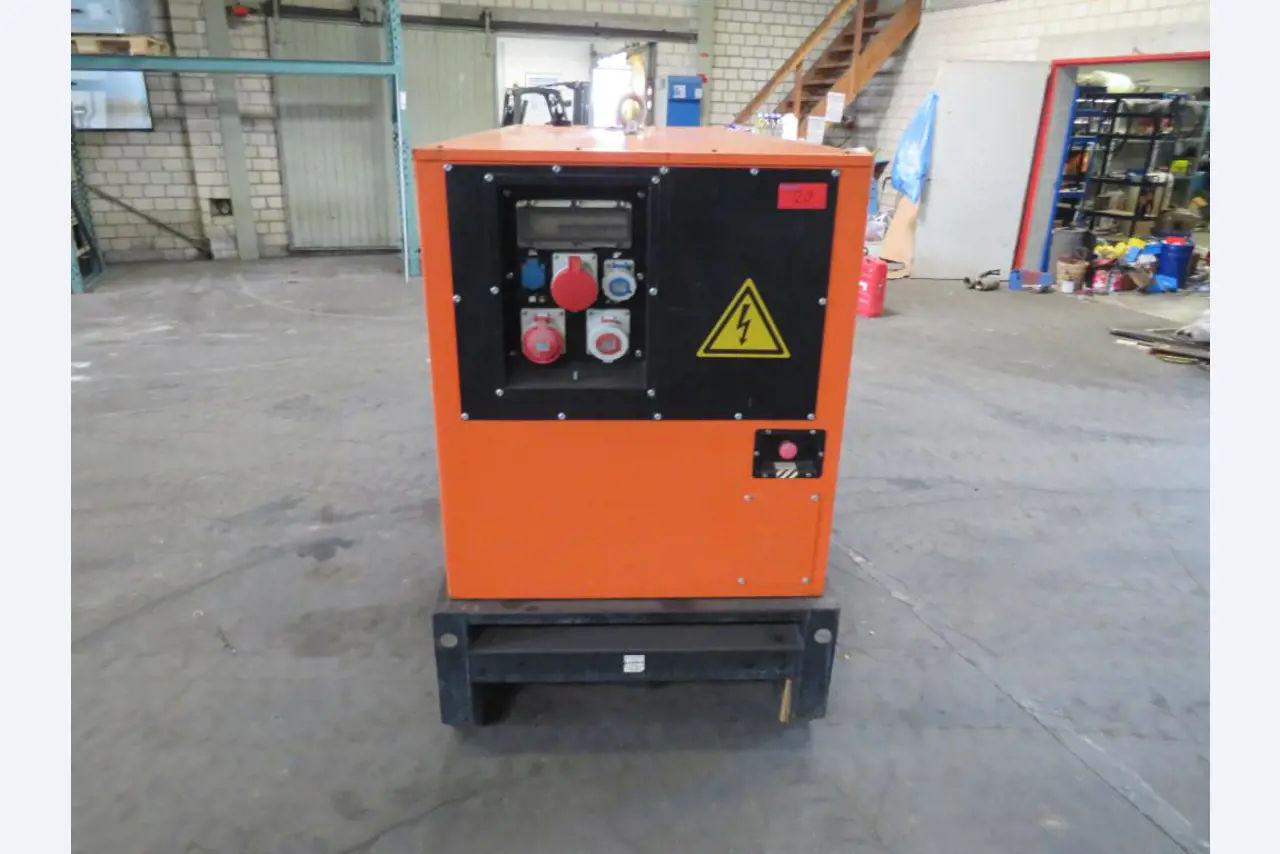 Různé kompresory, generátory a chladicí sušičky-4