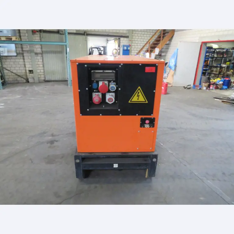 Různé kompresory, generátory a chladicí sušičky-4