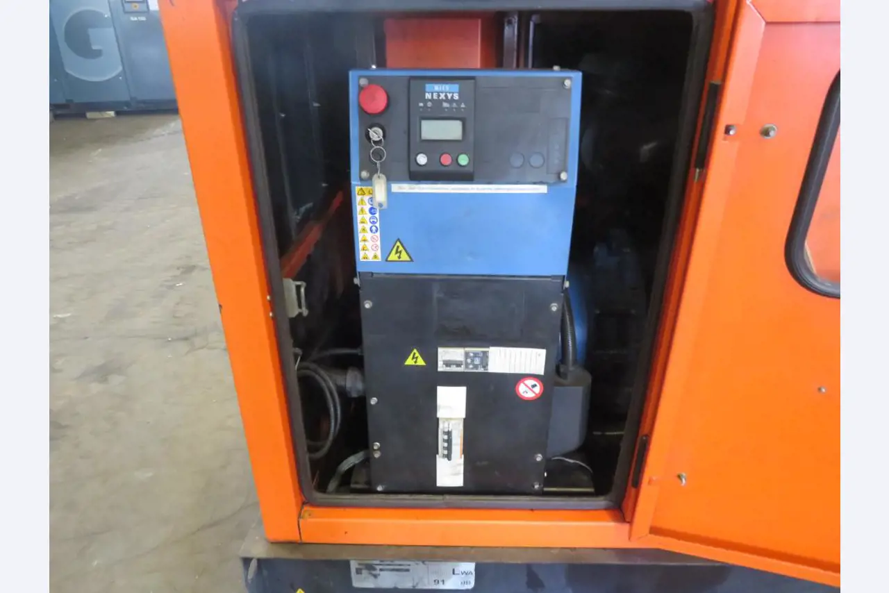 Různé kompresory, generátory a chladicí sušičky-6