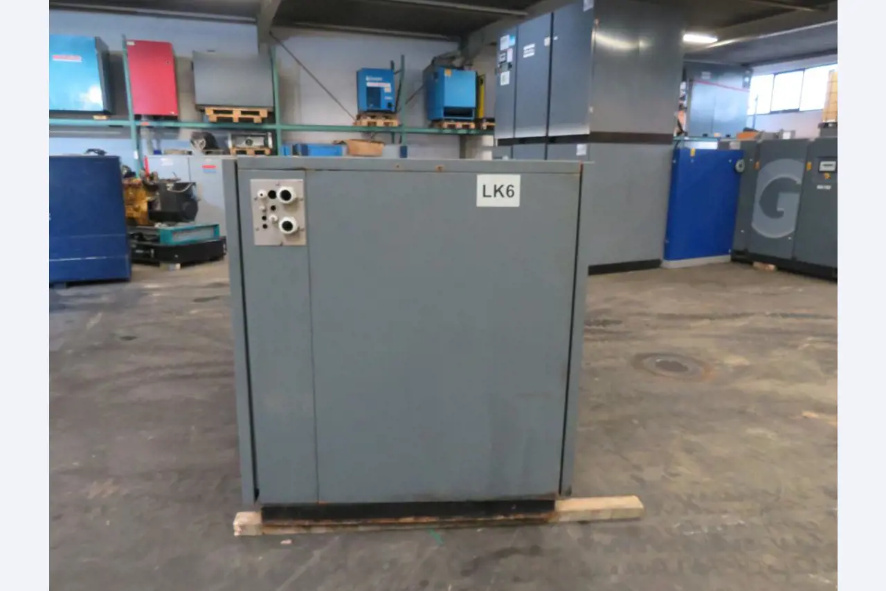 Various compressors, generators and refrigeration dryers-2
