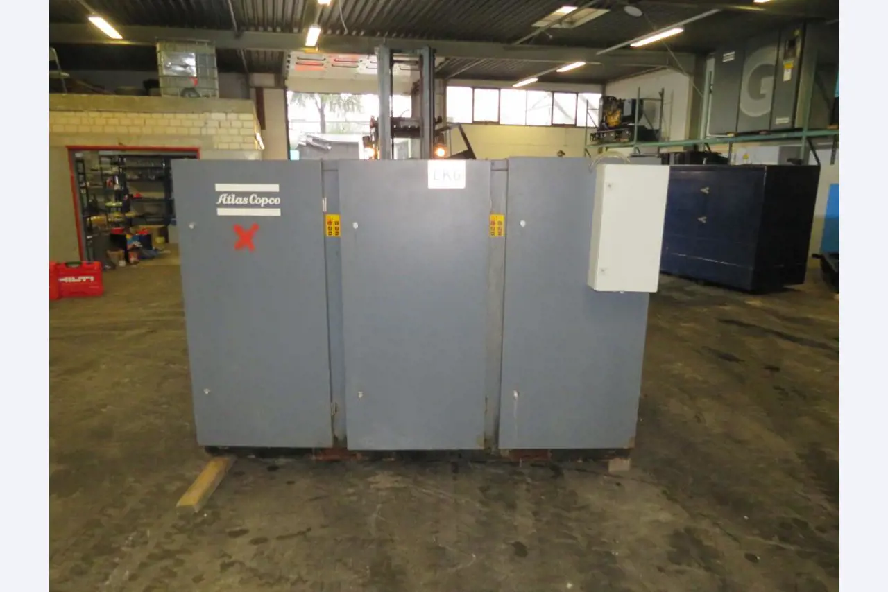 Various compressors, generators and refrigeration dryers-3