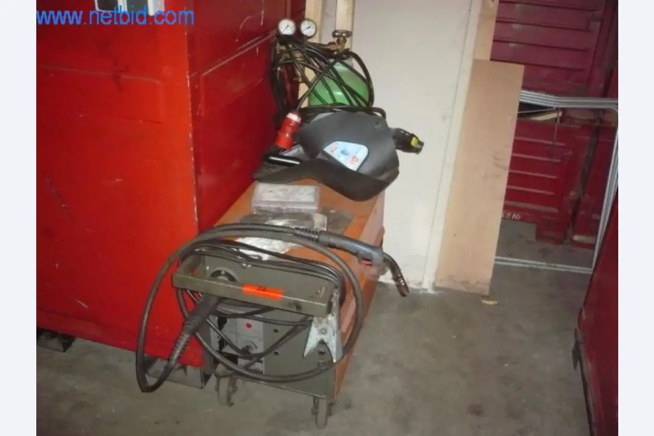 KFZ-Werkstatt-Einrichtung, LKW- und PKW-Reifen, Kühlanhänger-1