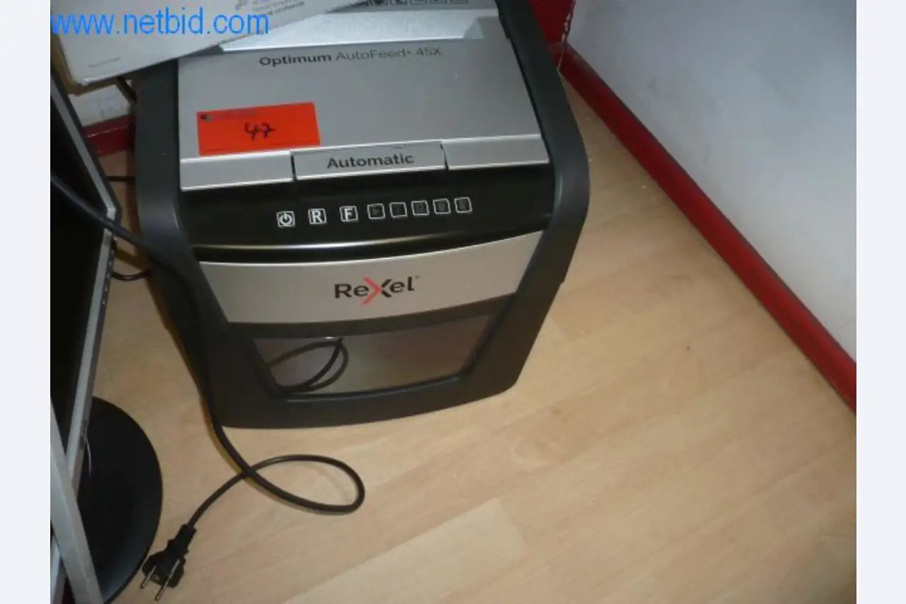 Equipamiento para talleres de automóviles, neumáticos para camiones y automóviles, remolques frigoríficos-1