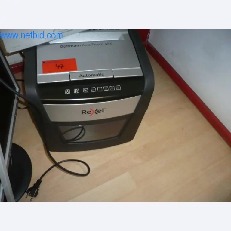 Equipamiento para talleres de automóviles, neumáticos para camiones y automóviles, remolques frigoríficos-1