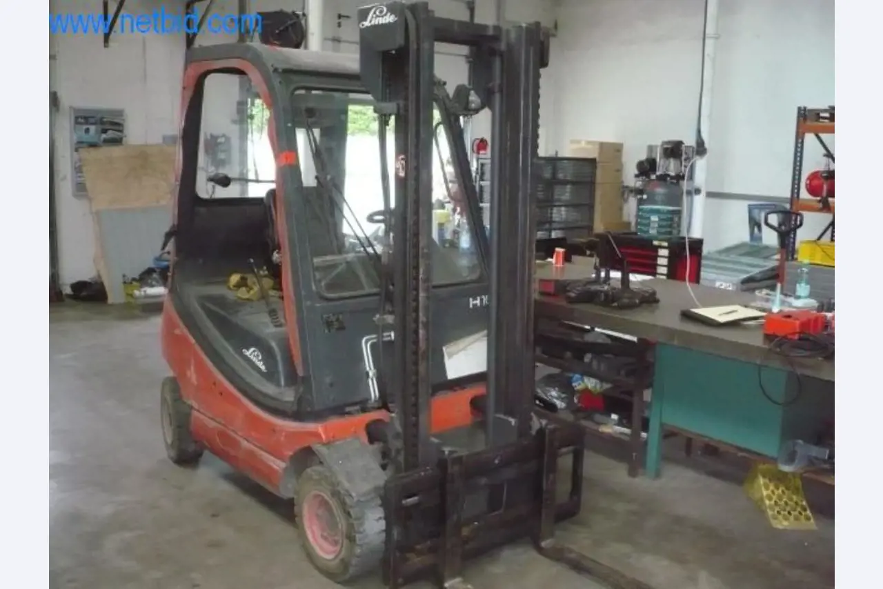 KFZ-Werkstatt-Einrichtung, LKW- und PKW-Reifen, Kühlanhänger-1