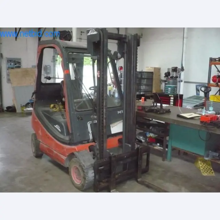 KFZ-Werkstatt-Einrichtung, LKW- und PKW-Reifen, Kühlanhänger-1