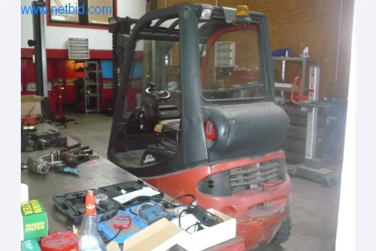 KFZ-Werkstatt-Einrichtung, LKW- und PKW-Reifen, Kühlanhänger-2