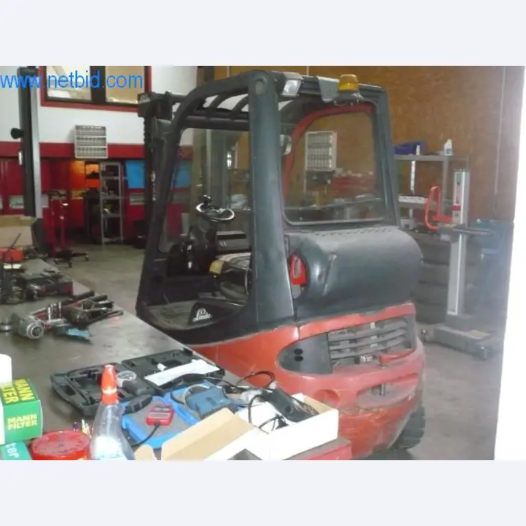 KFZ-Werkstatt-Einrichtung, LKW- und PKW-Reifen, Kühlanhänger-2