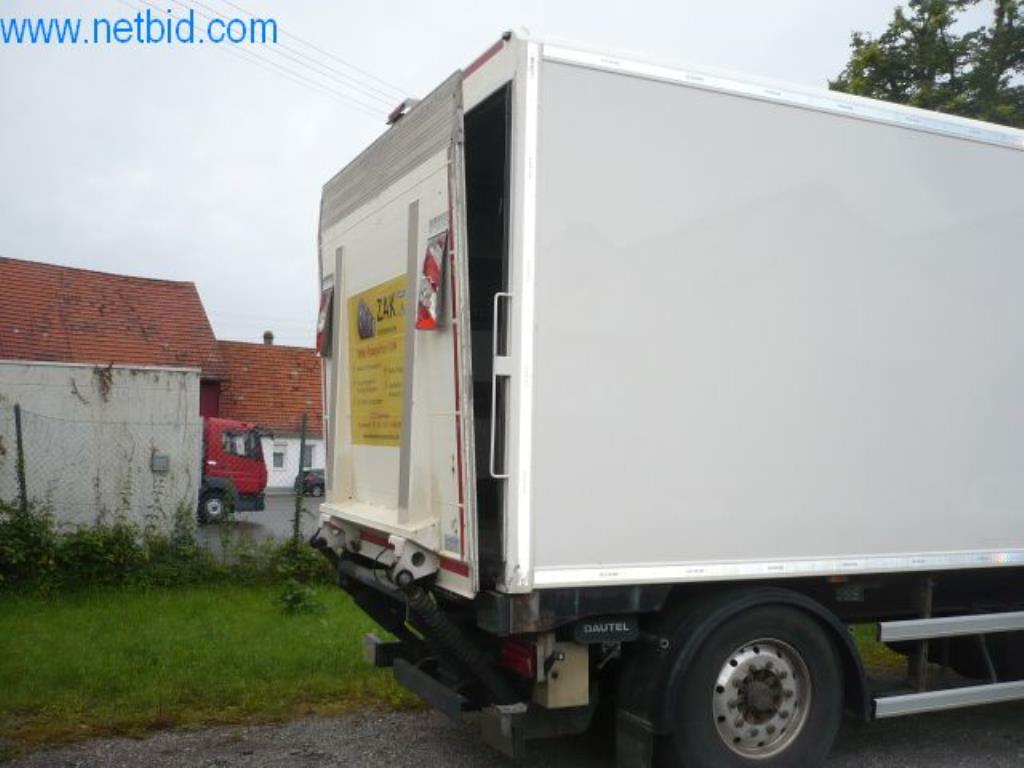 Vybavení autoservisů, pneumatiky pro nákladní a osobní automobily, chladírenské přívěsy-4