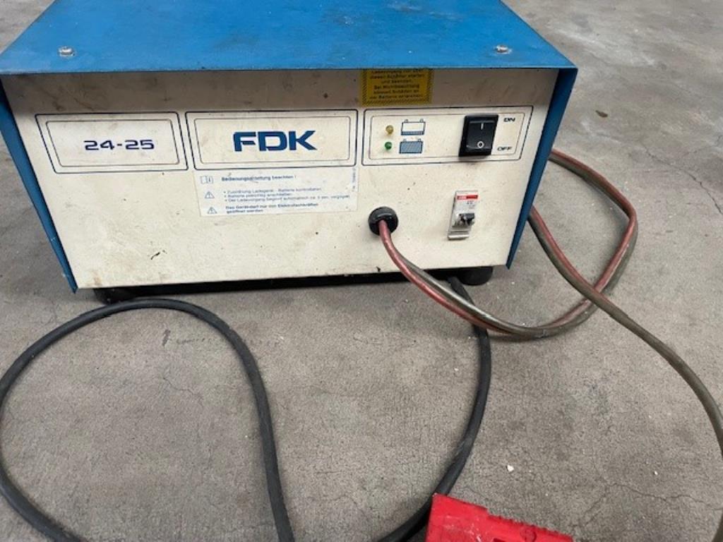 Equipamiento para talleres de automóviles, neumáticos para camiones y automóviles, remolques frigoríficos-1