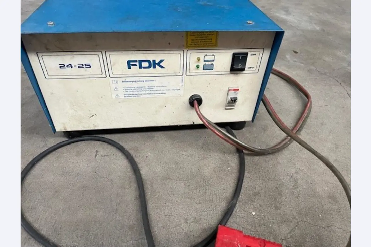 Uitrusting voor autowerkplaatsen, vrachtwagen- en autobanden, koeltrailers-1