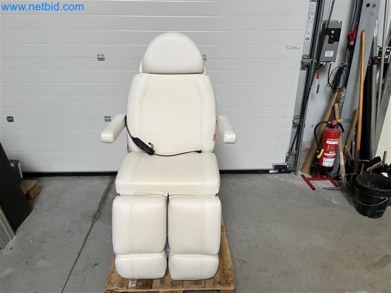 Técnica de un salón de belleza para reducir el tejido adiposo-2