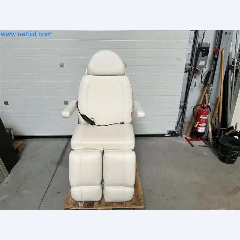 Técnica de un salón de belleza para reducir el tejido adiposo-2